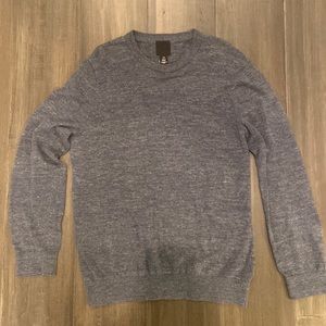 Men’s thin knit crew neck sweater. Size M